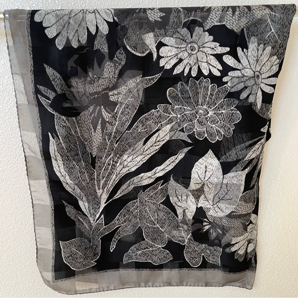 Valentina Scarf Per Manlio Bonetti 32” x 32” Floral Black & White Made In Italy - Picture 2 of 7